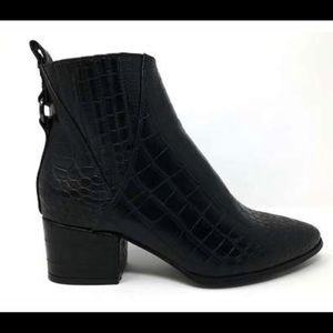 Very G booties NWT